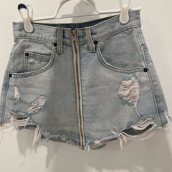 Carmar skirt size 24 - Picture 2 of 5